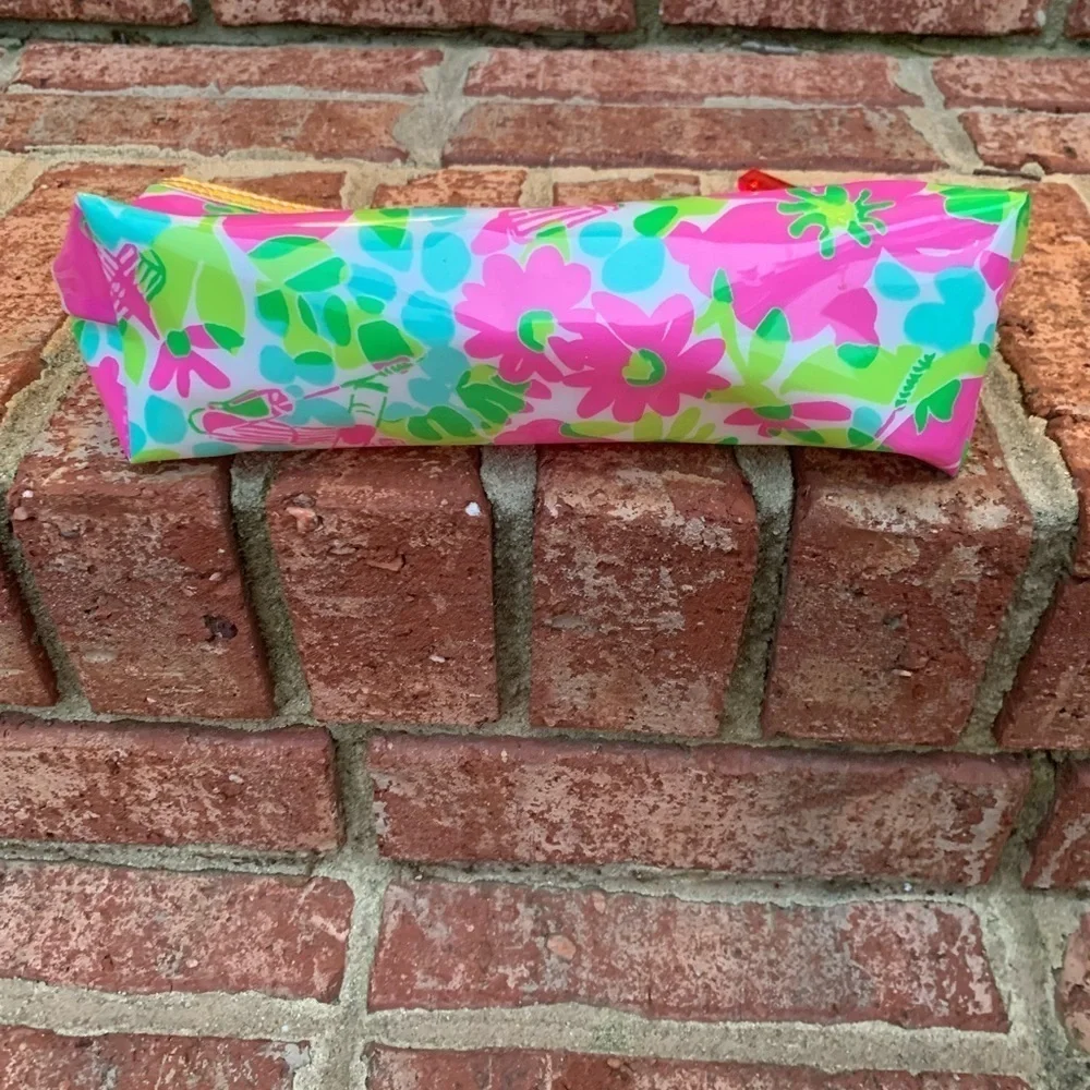 Lilly Pulitzer Estee Lauder Island Breeze Pink PVC Cosmetic Makeup Bag Zipper